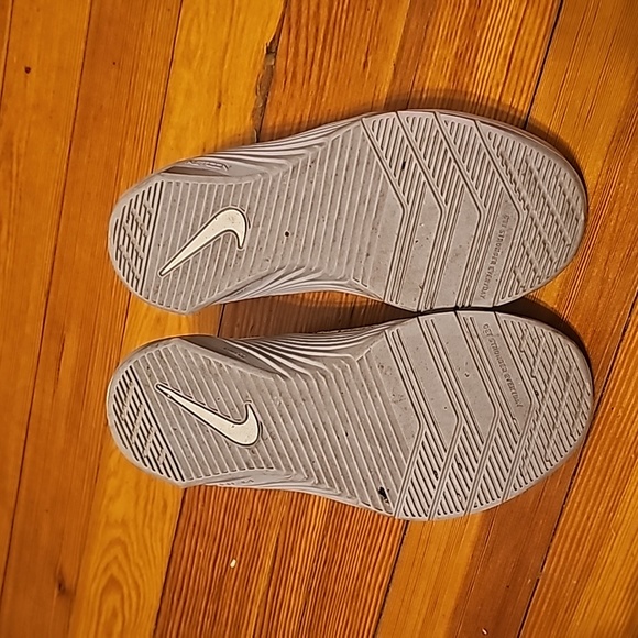 Nike shoes - Picture 4 of 6